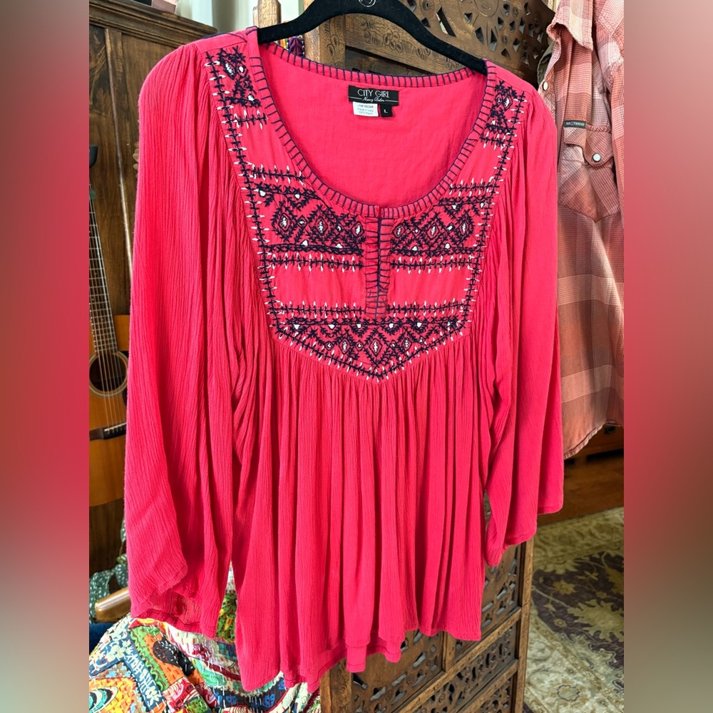 City Girl pleated peasant embroidered top. Size L
